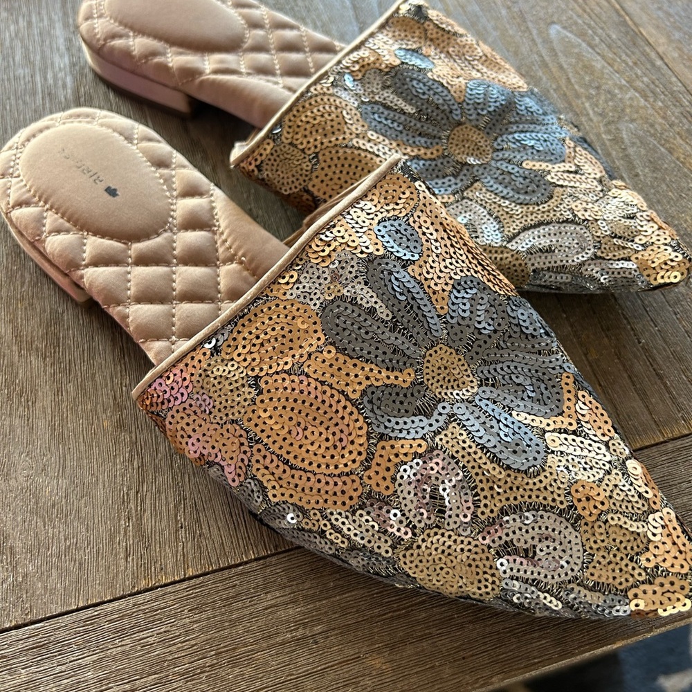 Birdies slippers dove gold petal sequin EUC size 10!